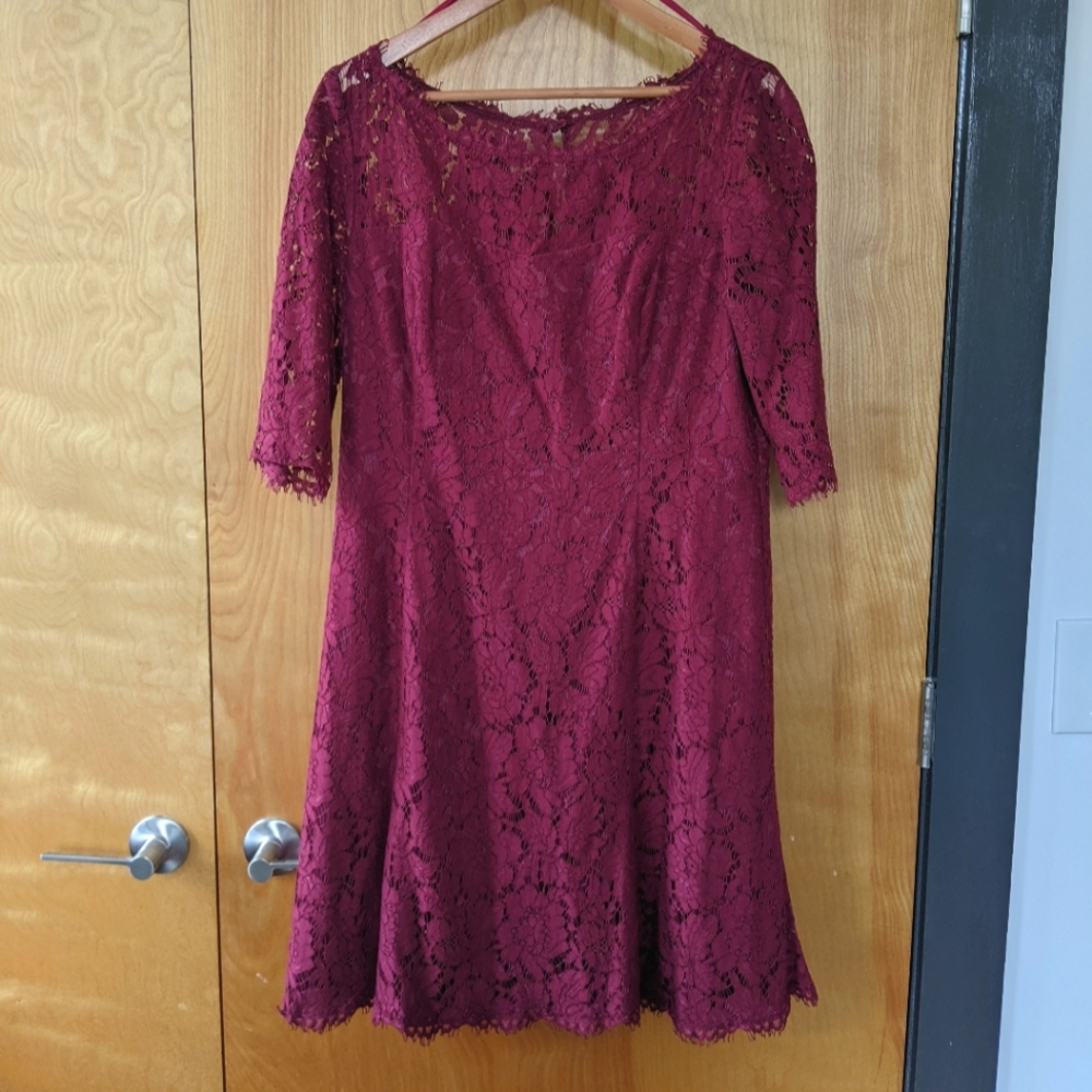 Perfect for fall! Maroon lace formal dress